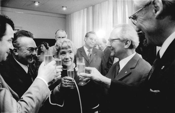 Books by Roland Bauer