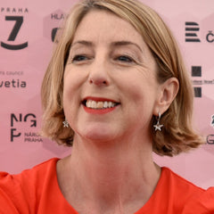 Portrait of Jenny Colgan