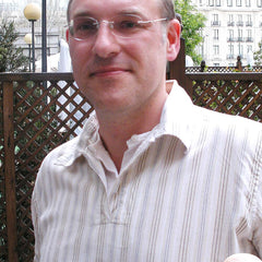 Portrait of Simon Scarrow