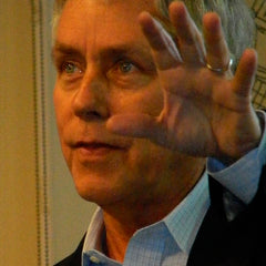 Portrait of Carl Hiaasen