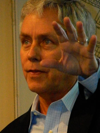 Portrait of Carl Hiaasen