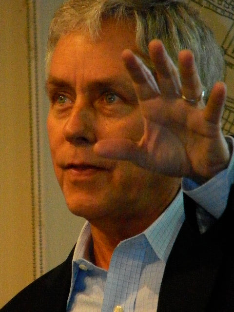 Portrait of Carl Hiaasen