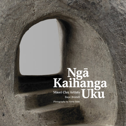 Nga Kaihanga Uku: Maori Clay Artists